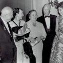 Mamie Eisenhowerová - Sovětský premiér Nikita Chruščov během své 11denní návštěvy USA jako host prezidenta Eisenhowera, září 1959 – wikipedie