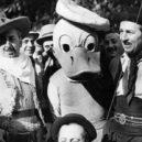 Walt Disney 1 - Walt Disney (oblečený jako gaucho, vpravo) během své návštěvy Argentiny -wikimedia.commons –