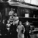 Ukončení 1. světové války - Zástupci přítomní při vyjednávání o příměří; francouzský maršál Foch je druhý zprava – wikipedie