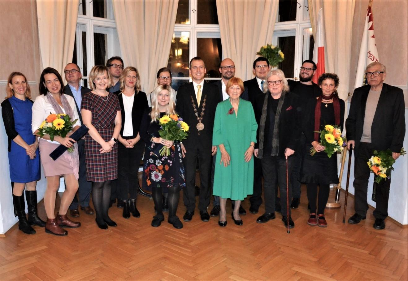 Praha 7 udělila čestná občanství, oceněni byli lidé spojení s kumštem