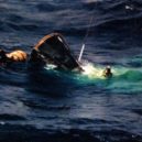 Gemini 12 - Žabímu muži připevňují k vesmírné lodi nadnášející límec – commons.wikipedia