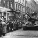 Maršál I. S. Koněv - 1956 – Vítání jednotek maďarské armády, která se přidala k protestujícím – wikipedia