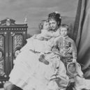 Ferdinand Karel Habsbursko-Lotrinský - 3. žena Karla Ludvíka – Marie Tereza Portugalská -(1855 až 1944) s nevalstními dětmi Ferdinandem Karlem a Margaretou Sopfií (1873) – wikimedia.commons