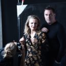 Divadlo MANA – Mléčné sklo - 5_Michaela Badinková a Miroslav Etzler při focení snímků k inscenaci Mléčné sklo_foto Alena Hrbková_repro zdarma