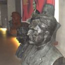 Brežněv – rozorání celin - A tak skončili – muzeum Boje za svobodu – Tallinn – wikimedia.commons