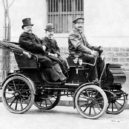Armand Peugeot - Armand Peugeot v autě značky Peugeot, typ 28 Phaeton, 1900 – wikimedia.commons