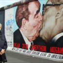 Brežněv – rozorání celin - Brežněv a Honecker – wikimedia commons