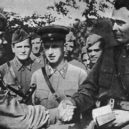 Brežněv – rozorání celin - Brežněv jako politický komisař (1942) – wikipedie