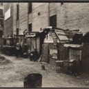 Fair Deal - Chaty a nezaměstnaní v západním Houstonu a Merceru u Berenice Abbotta na Manhattanu v roce 1935 – wikipedia