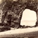 Armand Peugeot - Entrée des grottes de Dinan (photographie d’Armand Peugeot, 1885) – wikimedia.commons