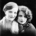 Sofie Podlipská - Eva Vrchlická (osvojená dcera Vrchlického) se svou dcerou Evou (vpravo), asi 1928 – wikipedie