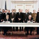 Brežněv – rozorání celin - Jimmy Carter a Leonid Brežněv při ratifikaci SALT-2 (1979, Vídeň) – wikipedie