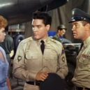 Elvis Presley - Juliet Prowse, Elvis Presley a Arch Johnson ve filmu G.I. Blues -wikimedia.commons –
