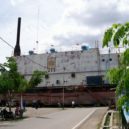 Tsunami 2004 - Loď Apung 1 tsunami odplavila do vzdálenosti 2 až 3 km od pobřeží – wikipedia