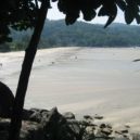 Tsunami 2004 - Maximální ústup vody na pláži Kata Noi dopoledne v 10´25 před příchodem třetí – a a největší – vlny tsuname – wikipedia