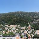 Kněžna Antoinetta - Panoráma severní části města Eze, kde bydlal princezna Antoinette po roztržce se svým bratrem knížetem Rainierem III. – wikipedia