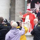 Atentát na papeže Jana Pavla II. 1981 - Papež Benedikt XVI., vpravo Camillo Cibin, šéf vatikánské bezpečnosti – wikipedia