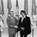 Elvis Presley - Prezident Richard Nixon a Elvis Presley 21. 12. 1970 -wikimedia.commons –