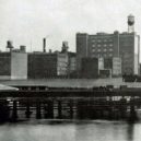 Gillette a žiletky - První to várna Gilette v Bostonu – wikimedia.commons