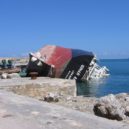 Tsunami 2004 - Převrácená loď na dopravu cementu – wikipedia