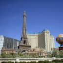 Gustave Eiffel - Replika v měřítku 1ku 2, která je součástí hotelu Paris Las Vegas – wikipedie