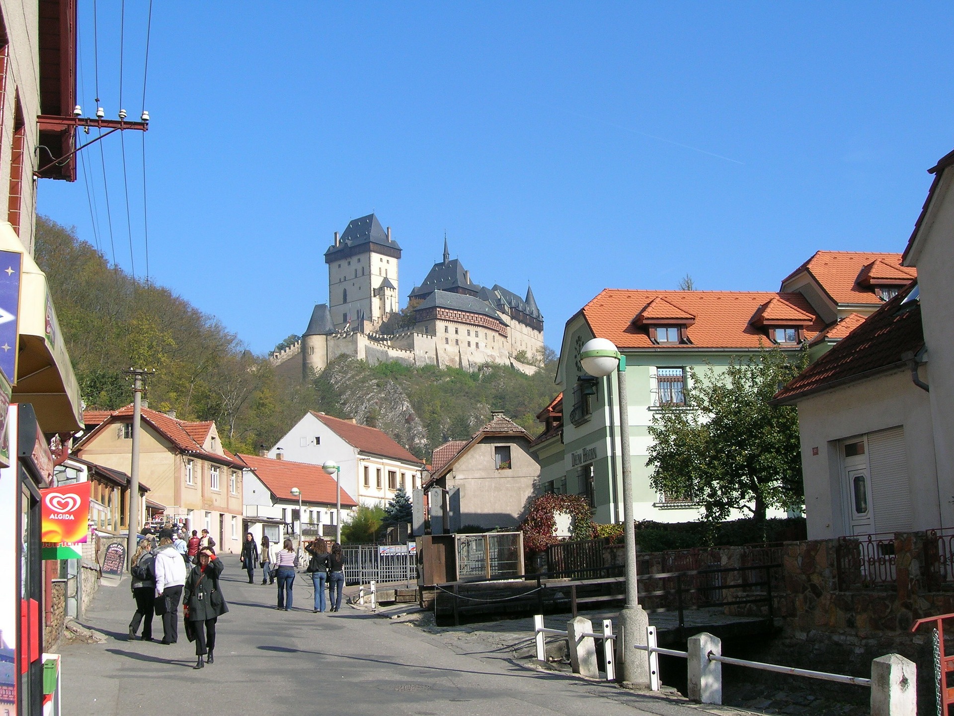 Kam na hrad nebo zámek i v zimě? Středočeský kraj nabízí například Loučeň, Mělník nebo Karlštejn