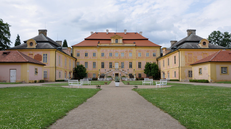 Zámek Krásný Dvůr na Lounsku připravuje opravy staveb v parku