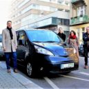 Rozvoz obědů klientům pečovatelské služby - 01 Předání-elektromobilu-1-1500×1000