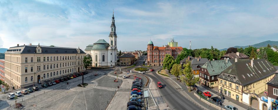 V Novém Boru se snaží zachránit stoleté lípy na náměstí