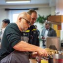 Kolínským hasičům vařil oběd Zdeněk Pohlreich - 53pohlreich_6176