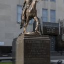 „Stonewall ” Jackson - A monument to Confederate General Thomas Stonewall Jackson outside the Harrison County Courthouse in Clarksburg, West Virginia -wikimedia.commons –