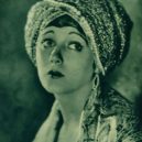 Hedy Lamarrová - Americká hvězda němého filmu Barbara La Marr (1896 – 1926), podle které si hedyy zvolila své druhé příjmení – wikipedie