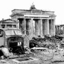 Hitlerova sekretářka - Brandenburger_Tor_1945-1024×634