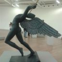 Salvádor Dalí - Dalí – Triumfující anděl. Plastika umístěná v Museo Soumaya v Mexiku – wikipedie