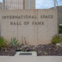 Šimpanzí kosmonaut Ham - Hamův hrob v New mexico Museum of Space History in Alamagordi, New Mexico – wikipedia