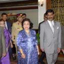 Megawati - Megawati Sukarnoputri (uprostřed) v červnu 2003 – wikimedia.commons –