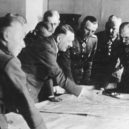 Polní maršál Paulus - Paulus se účastnil setkání s veliteli armádní skupiny Jih a s Adolfem Hitlerem dne 1. června 1942 – wikipedia