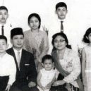 Suharto - Suharto se svou ženou a šesti dětmi – wikipedie