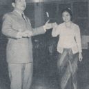 Megawati - Sukarno tančí se svou dcerou Megawati -wikimedia.commons –