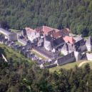 Kartuziáni a chartreuska - Velká kartouza ve Francii – během svých dějin byla osmkrát zničena požárem a vždy poté obnovena- wikipedie