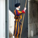 Papežská švýcarská garda - Švýcarský gardista s halapartnou – wikipedia
