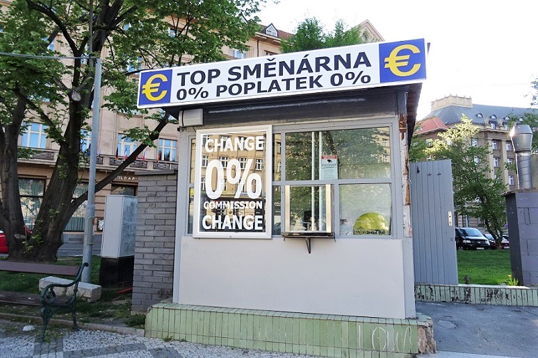 Podivná směnárna z dejvického Kulaťáku konečně zmizí