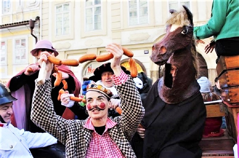 Jelítka, jitrnice, prejt, prdelačka, pivo, medovina, svařák, trdla, koláče, pražené mandle a perníčky. To by mohla být hezká neděle!