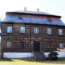 Fara v Dolní Krupé - 1 Dolní_Krupá_kostel_sv._Václava_fara2 w