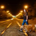 Láska za časů korony - 3 Františka se sama prochází v noci po Evropské třídě, přijde jí legálnější se litovat_foto Lukáš Bíba_repro zdarma