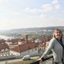 Veselá svině s račicí a depkou - 3_Andrea Kábelová nad Prahou a nad věcí_foto archiv autorky_repro zdarma