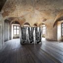Výstava fotografií Pavla Máry v Litoměřicích - 4_Fotografie Ruce ze série Mater vystavené v odsvěceném kostele v Litoměřicích_foto Pavel Mára