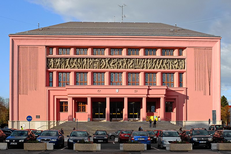 Městský dům kultury v Sokolově bude mít letos nové vstupní dveře