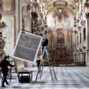 Výstava fotografií Pavla Máry v Litoměřicích - 9_Instalace výstavy Pavel Mára Site specific probíhala v rouškách_foto Jan Brodský