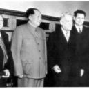 Bulganin - Bulganin s Mao Ce-tungem v Číně v roce 1957. Napravo je Yang Shankun , nalevo je Song Qingling – wikipedia